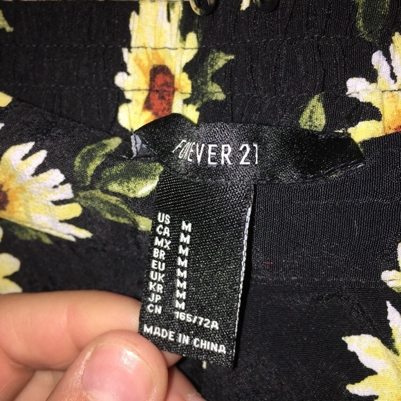 Forever 21 shorts sunflower/daisy shorts size medium summer dress shorts causal‌ - Picture 4 of 5